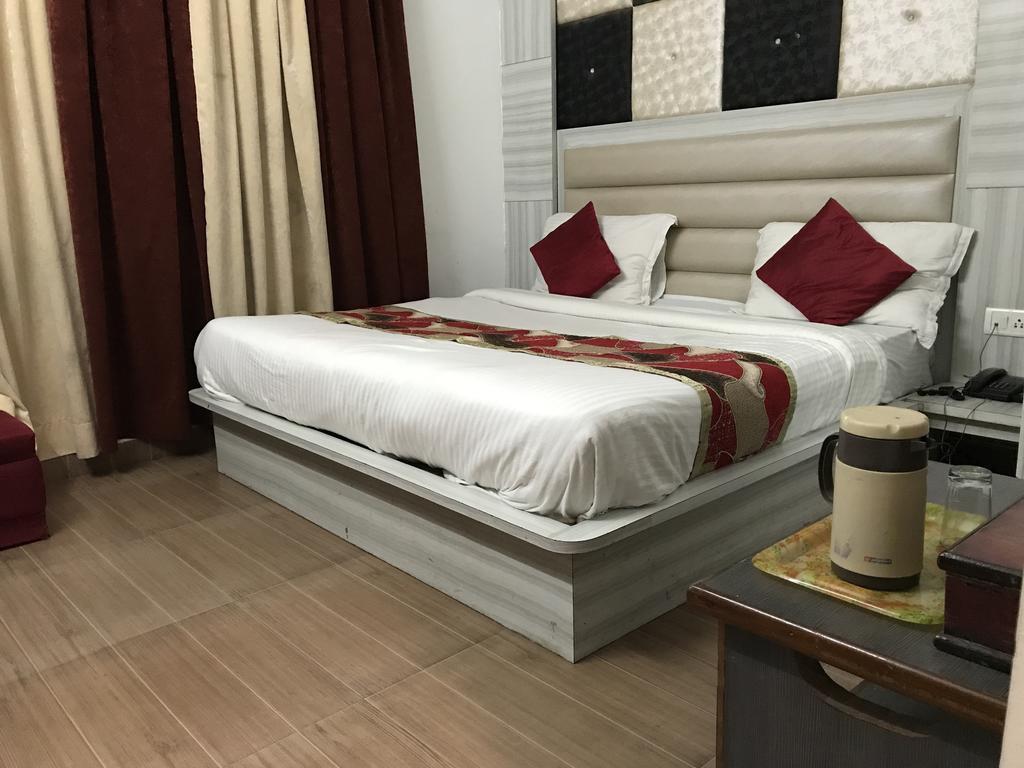 Hotel Katra Residency Dış mekan fotoğraf