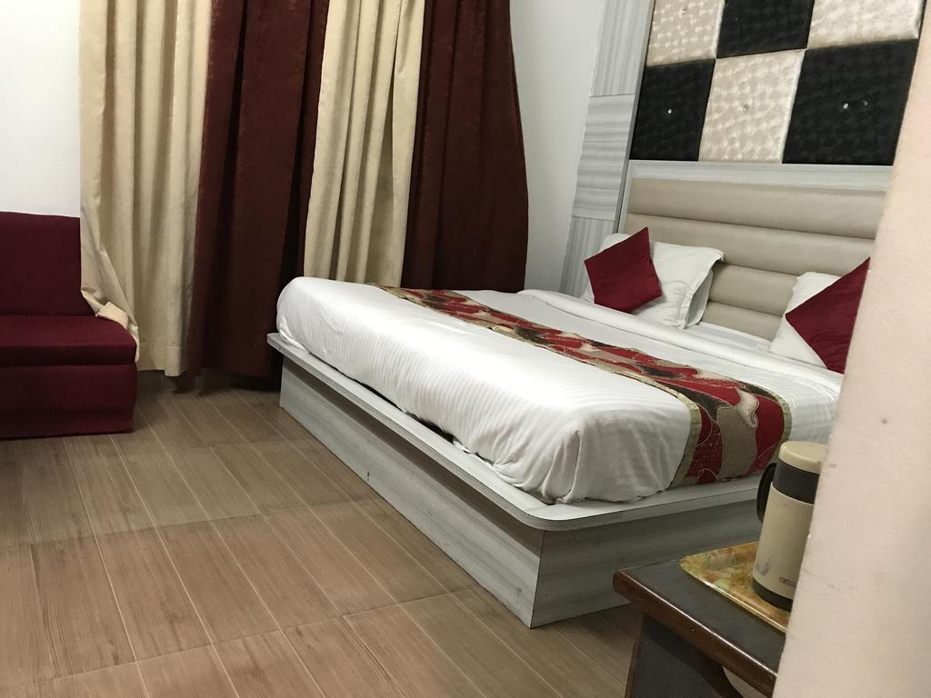 Hotel Katra Residency Oda fotoğraf